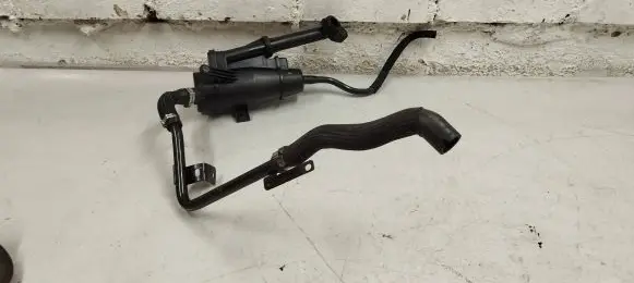 Opel Astra J Oil breather separator 55575980