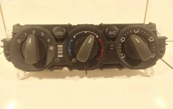 Ford Focus Climate control unit BM5T19980AD E1062771 BM5T1202033100