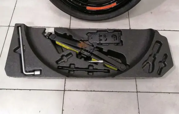 Mercedes-Benz ML W164 R19 spare wheel A1644008200