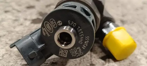 Jaguar XE Fuel injector 0445111025