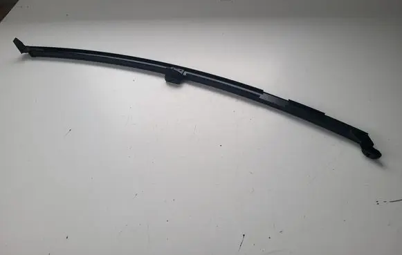 Toyota Verso Rear door windshield rail 
