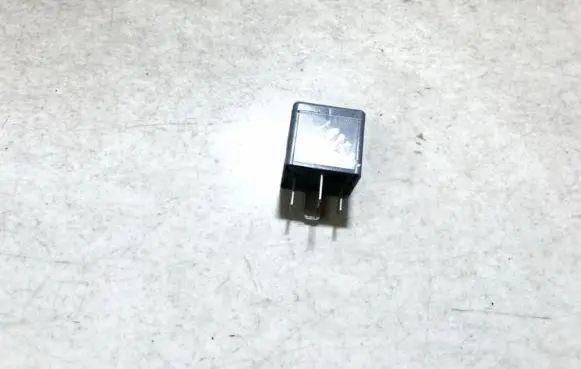 Volkswagen PASSAT B5 Other relay 8d0951253a v23134b52x301