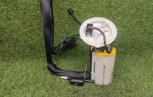 BMW 5 E60 E61 In-tank fuel pump 6765848 0580303043