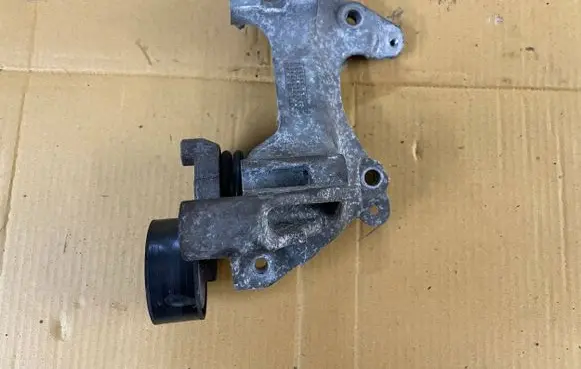 Dacia Dokker Generator/alternator bracket 117104394r