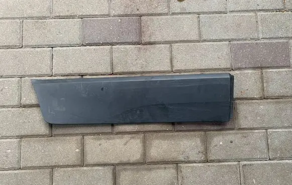 Rear door trim (molding)