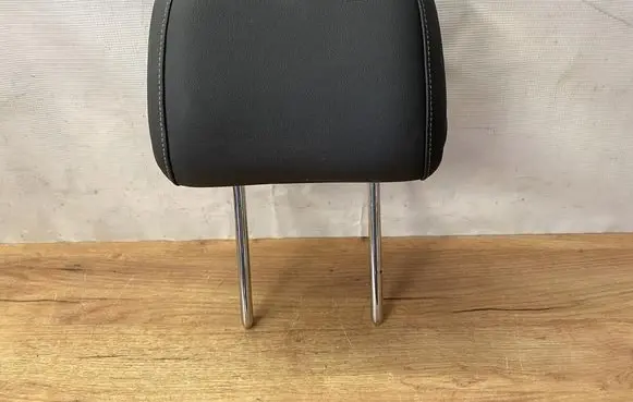 Volkswagen PASSAT B8 Front seat headrest
