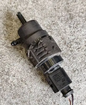 Audi A5 Windscreen/windshield washer pump 8K5955647