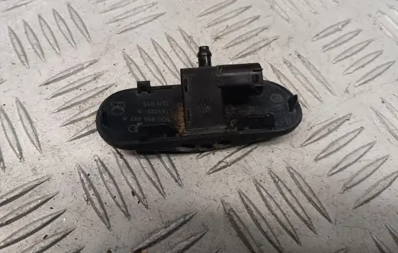 Audi Q3 8U Windshield washer spray nozzle 8U0955987A