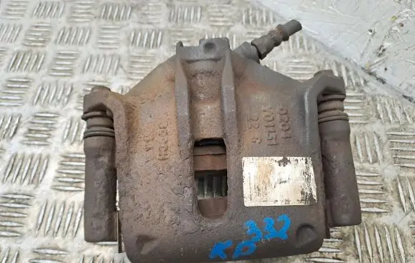 Peugeot 2008 I Front brake caliper 0204 Y01131