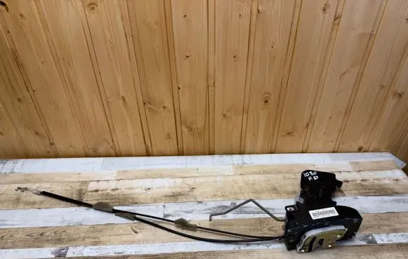 Mazda 2 Front door lock DE9058G