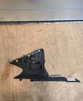 BMW 6 F12 F13 Fender mounting bracket 8050513
