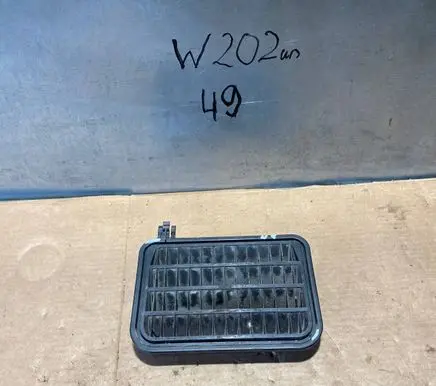 Mercedes-Benz C W202 Quarter panel pressure vent 1408300042