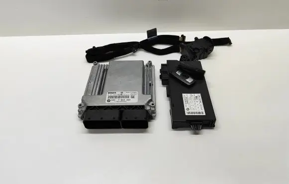 BMW 5 E60 E61 Engine ECU kit and lock set 7803369 0281013500 DDE7803369