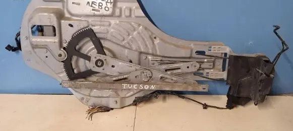 Hyundai Tucson JM Front door window regulator with motor 824702E010