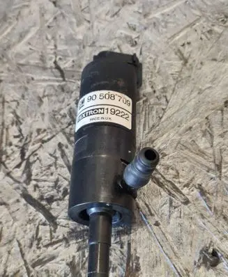 Volkswagen PASSAT B6 Headlight washer pump 90508709 19222