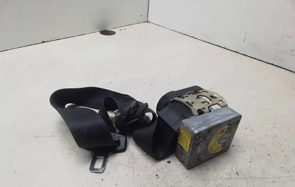 Mercedes-Benz C W203 Front seatbelt 2018680222