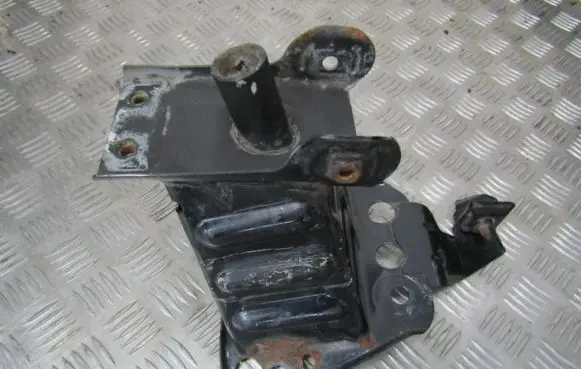 Radiator support slam panel bracket