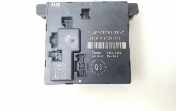 Mercedes-Benz E W211 Door control unit/module 2118704126