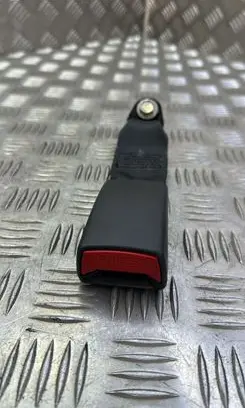 KIA Sorento Middle seatbelt buckle (rear) 20120911