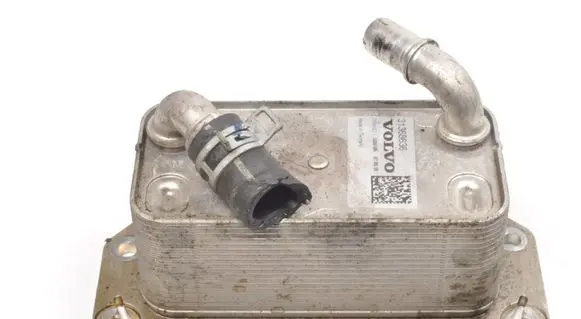 Volvo V40 Engine oil radiator 31368636
