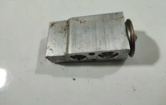 Nissan Pathfinder R51 Air conditioning (A/C) expansion valve 4NAH19849AA 4NAH-19849-AA