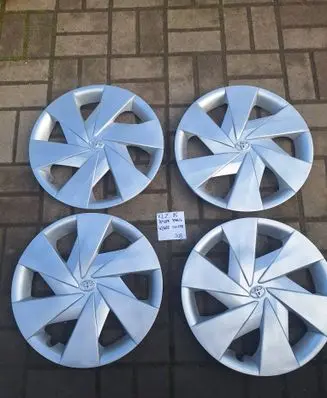 Toyota Yaris R15 wheel hub/cap/trim 426020H110
