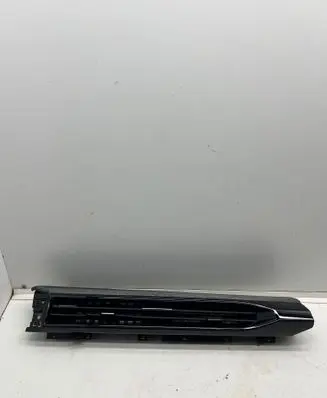 Renault Austral Dash center air vent grill 682112250R