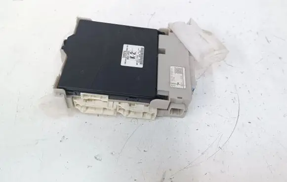 Toyota Prius+ (ZVW40) Fuse module 8922147221 50117116