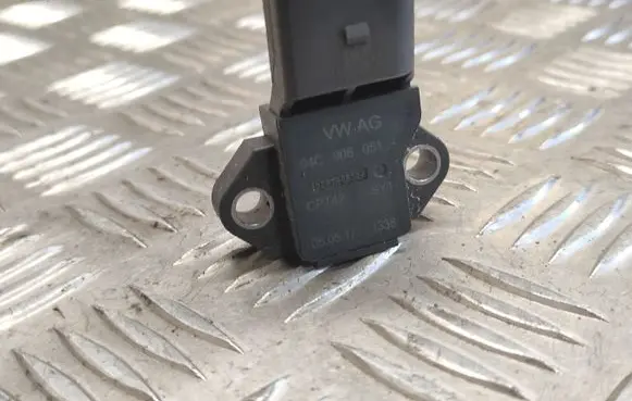 Audi A4 S4 B9 Air pressure sensor 04C906051