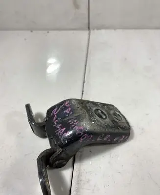 Nissan Navara D40 Front door lower hinge 