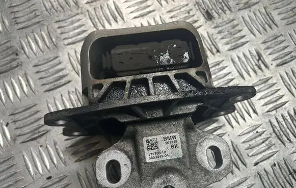 Engine mount bracket