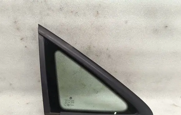 Volkswagen Touran I Front triangle window/glass 1T0845412