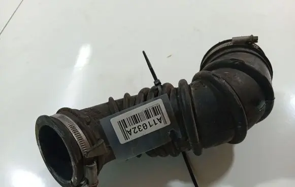 Toyota Corolla E120 E130 Air intake hose/pipe 178810D080 17881-0D080