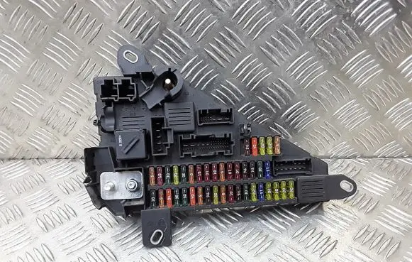 BMW M5 Fuse module 690661805
