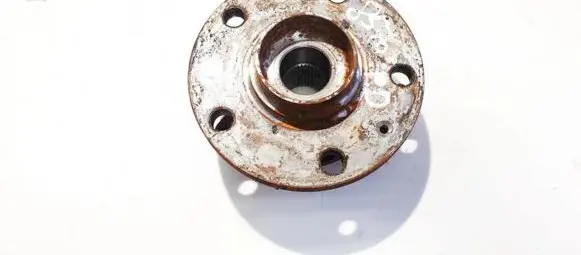 Volkswagen Golf Plus Front wheel hub