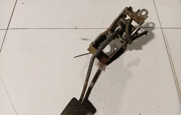 Hyundai i30 Brake pedal 