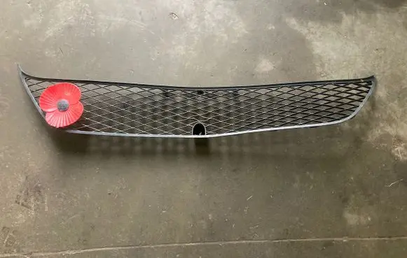 Mitsubishi Outlander Front bumper lower grill 6402A037