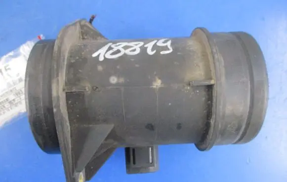 Volkswagen PASSAT B4 Mass air flow meter 074906461