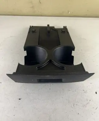 Land Rover Discovery 3 - LR3 Cup holder back FJI500031