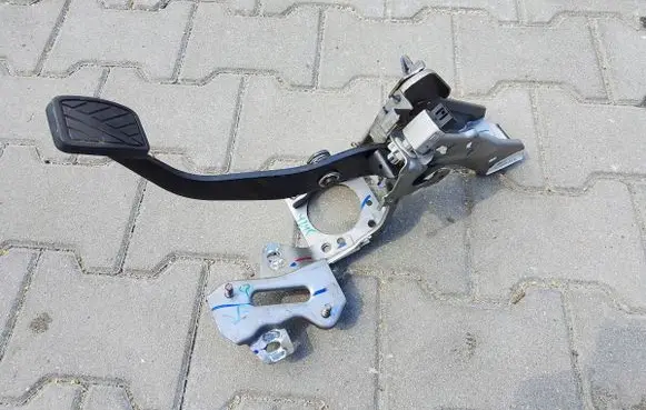 Suzuki Esteem Baleno Pedal assembly 