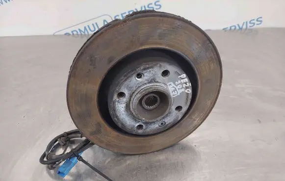 Peugeot 208 Front wheel hub spindle knuckle