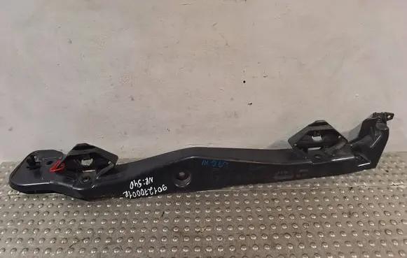Fender mounting bracket