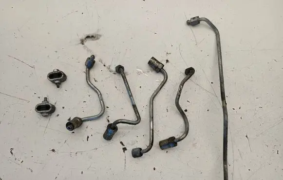 Toyota Auris 150 Fuel injector supply line/pipe 