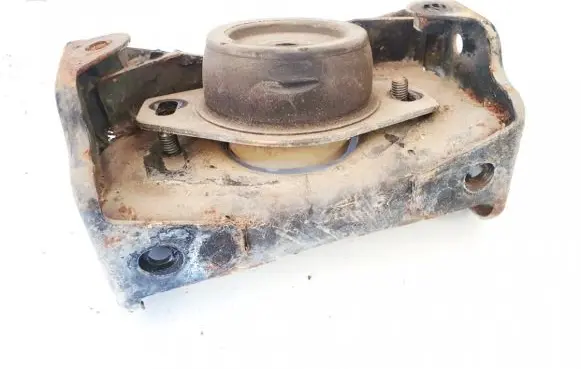 Citroen Berlingo Engine mount bracket