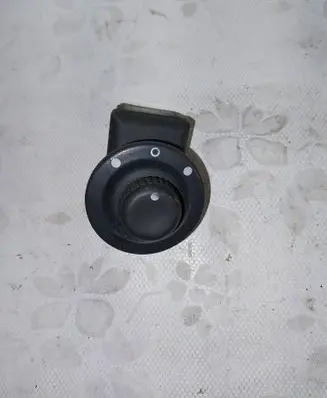 Renault Megane II Wing mirror switch 8200002442B
