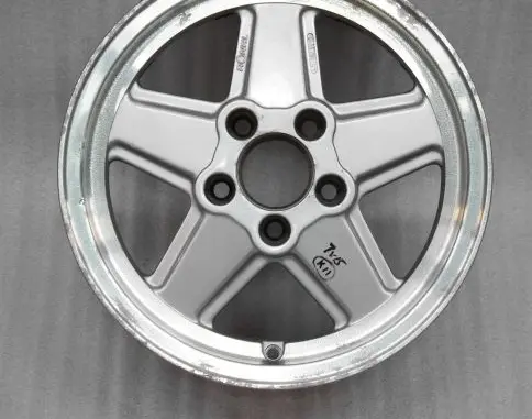 Mercedes-Benz 200 300 W123 R15 alloy rim 