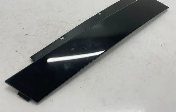 Front door glass trim molding