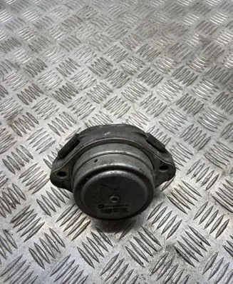 Engine mount bracket
