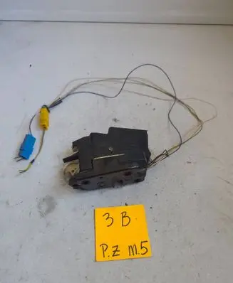 Mercedes-Benz Vaneo W414 Front door lock 389229