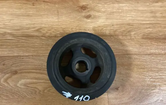 Toyota Avensis T250 Crankshaft pulley 134700D040